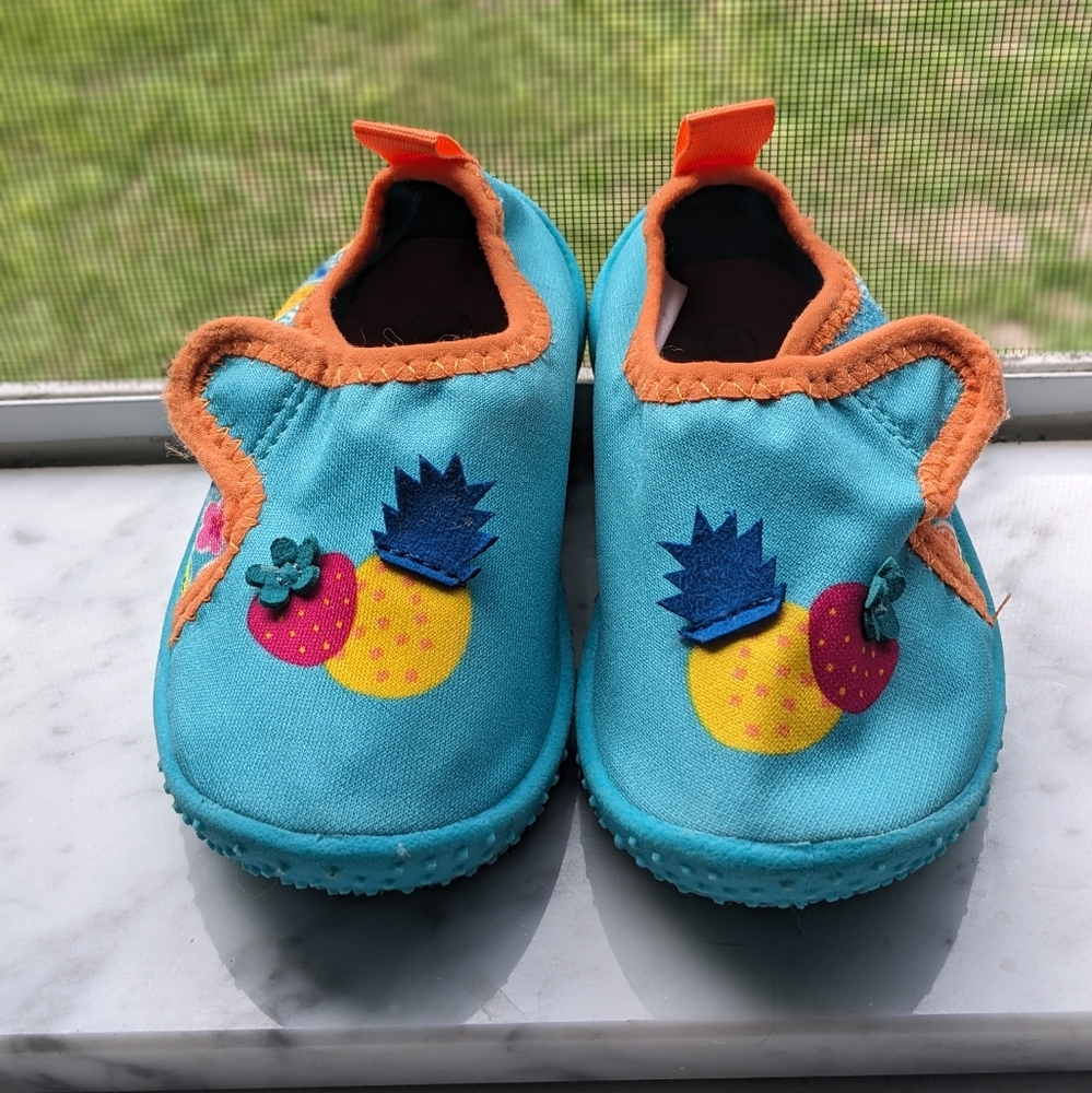 Toddler Water Shoes Size 5/6